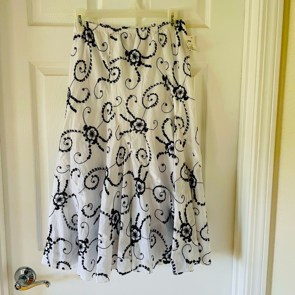 JKLA California Flowing Flare Skirt Size S NWT